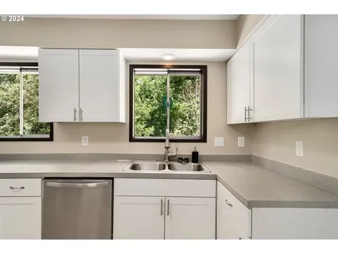 515 Willow Avenue Woodburn OR 97071