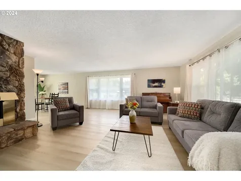 515 Willow Avenue Woodburn OR 97071