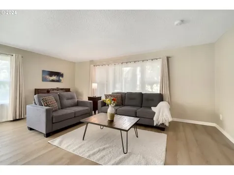 515 Willow Avenue Woodburn OR 97071