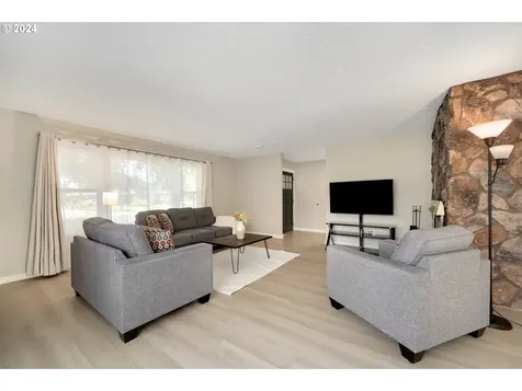 515 Willow Avenue Woodburn OR 97071