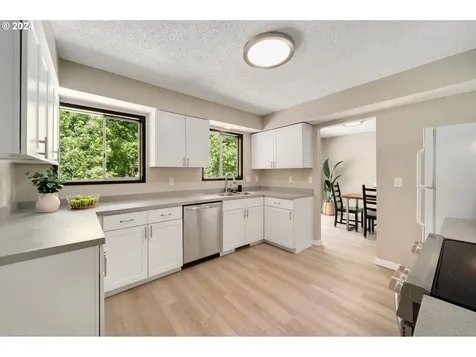 515 Willow Avenue Woodburn OR 97071