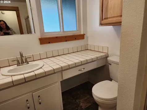 128 Dixon Avenue Molalla OR 97038