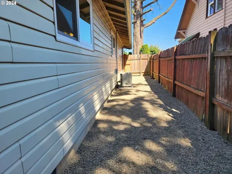 128 Dixon Avenue Molalla OR 97038