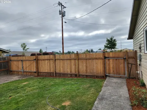128 Dixon Avenue Molalla OR 97038