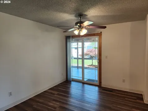 128 Dixon Avenue Molalla OR 97038