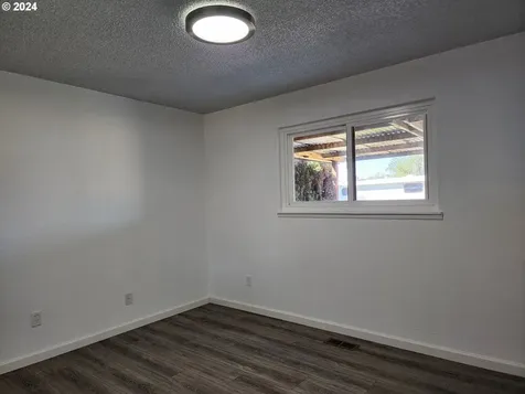 128 Dixon Avenue Molalla OR 97038