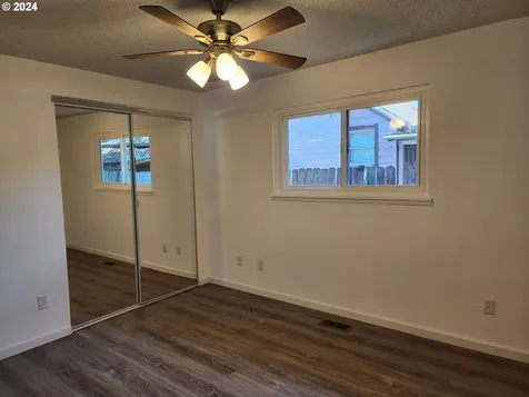 128 Dixon Avenue Molalla OR 97038