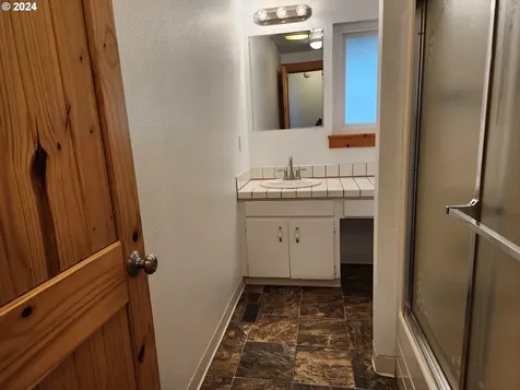 128 Dixon Avenue Molalla OR 97038