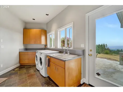 18200 NE Sunrise Peaks Lane Hillsboro OR 97123
