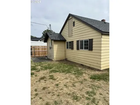755 E Newport Avenue Hermiston OR 97838