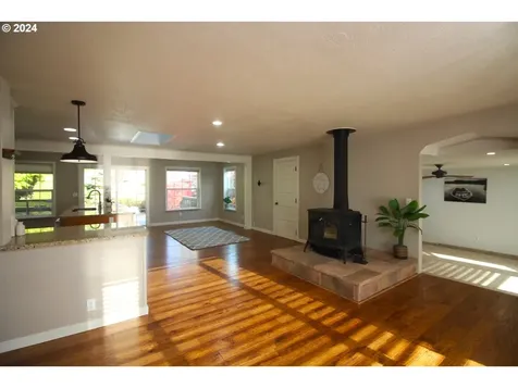 1354 N Nutmeg Street Coquille OR 97423