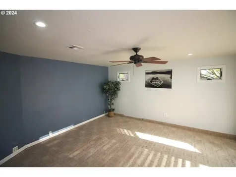 1354 N Nutmeg Street Coquille OR 97423