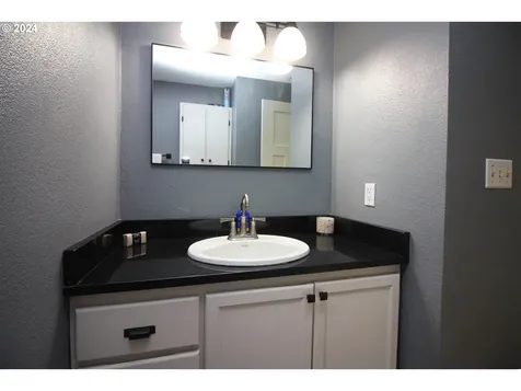 1354 N Nutmeg Street Coquille OR 97423
