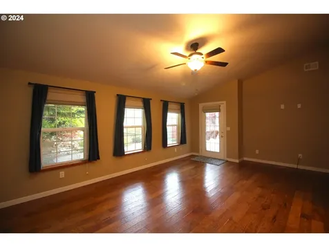 1354 N Nutmeg Street Coquille OR 97423