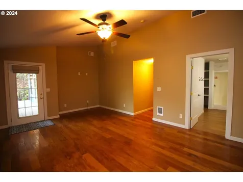 1354 N Nutmeg Street Coquille OR 97423