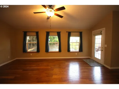 1354 N Nutmeg Street Coquille OR 97423