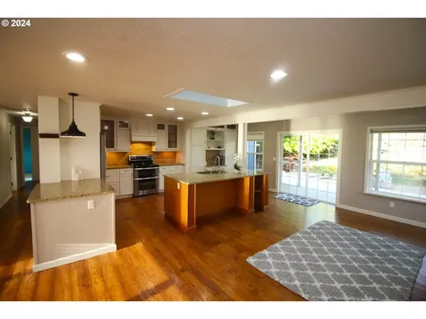 1354 N Nutmeg Street Coquille OR 97423