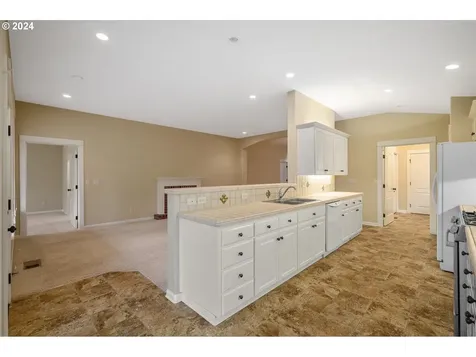 2078 Se Rhododendron Avenue Dallas OR 97338