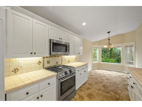 2078 Se Rhododendron Avenue Dallas OR 97338
