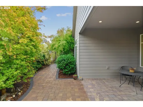 2078 Se Rhododendron Avenue Dallas OR 97338