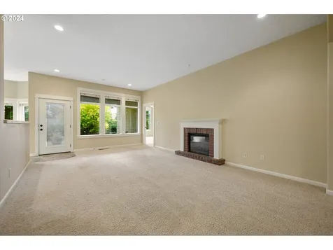2078 Se Rhododendron Avenue Dallas OR 97338
