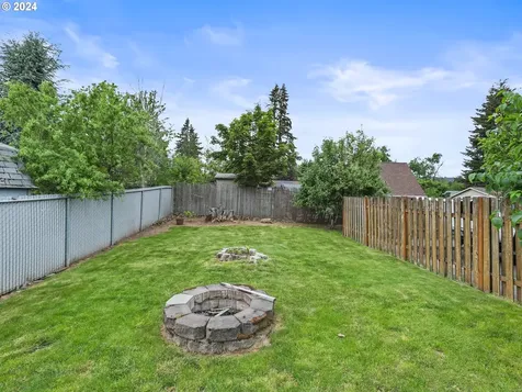 16159 Se Blooming Lane Clackamas OR 97015