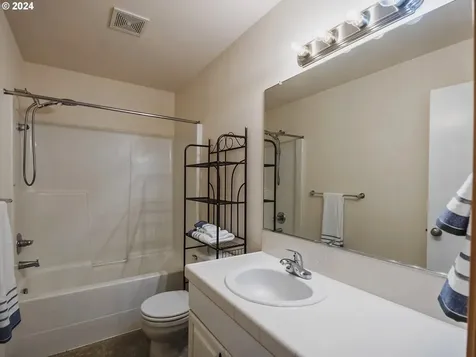 5582 L Street Washougal WA 98671