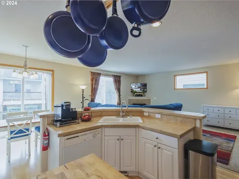 5582 L Street Washougal WA 98671