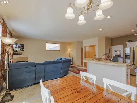 5582 L Street Washougal WA 98671