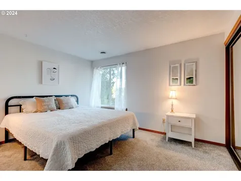 242 Sw Meadow Drive Beaverton OR 97006