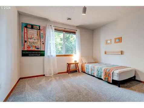 242 Sw Meadow Drive Beaverton OR 97006