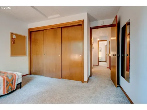 242 Sw Meadow Drive Beaverton OR 97006