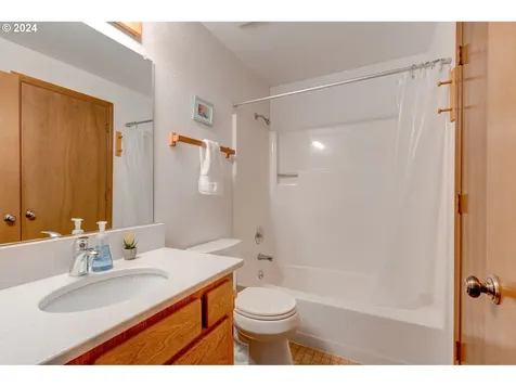 242 Sw Meadow Drive Beaverton OR 97006
