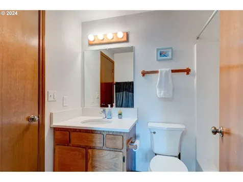 242 Sw Meadow Drive Beaverton OR 97006