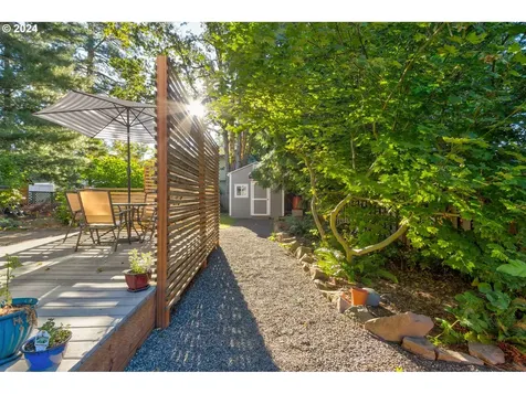 242 Sw Meadow Drive Beaverton OR 97006