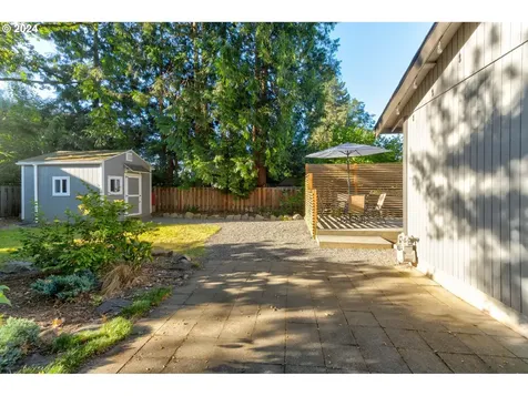 242 Sw Meadow Drive Beaverton OR 97006