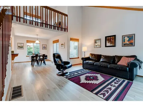 242 Sw Meadow Drive Beaverton OR 97006