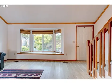 242 Sw Meadow Drive Beaverton OR 97006