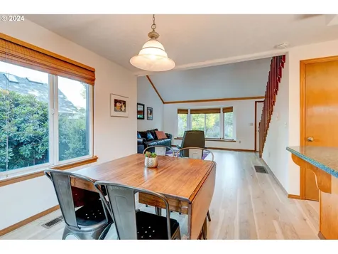242 Sw Meadow Drive Beaverton OR 97006