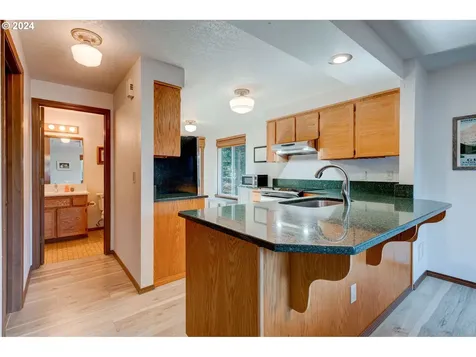 242 Sw Meadow Drive Beaverton OR 97006