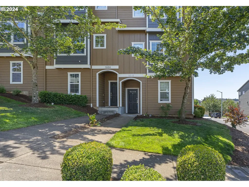 1946 Hawksview Avenue SE Salem OR 97306