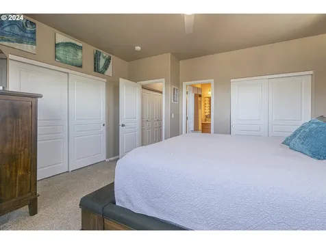 1946 Hawksview Avenue SE Salem OR 97306