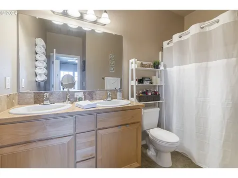 1946 Hawksview Avenue SE Salem OR 97306