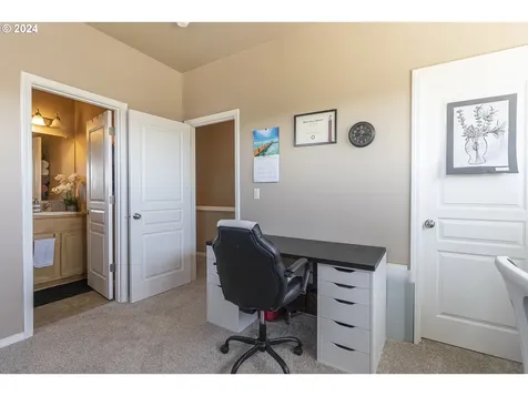 1946 Hawksview Avenue SE Salem OR 97306