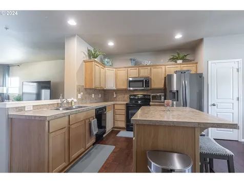 1946 Hawksview Avenue SE Salem OR 97306