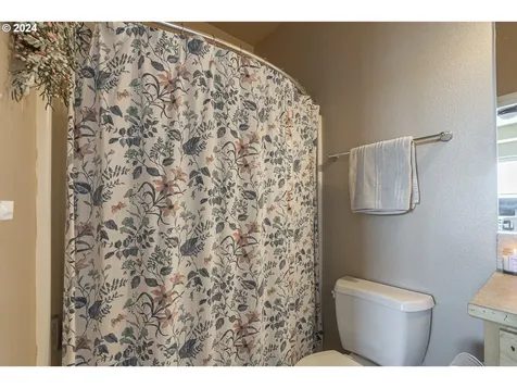 1946 Hawksview Avenue SE Salem OR 97306