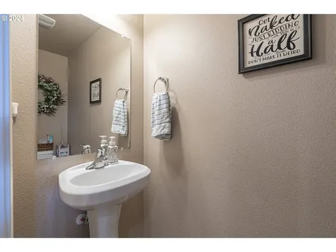 1946 Hawksview Avenue SE Salem OR 97306
