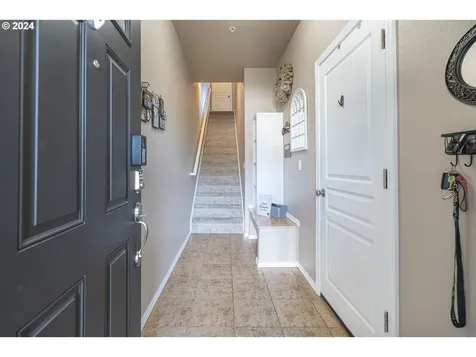 1946 Hawksview Avenue SE Salem OR 97306
