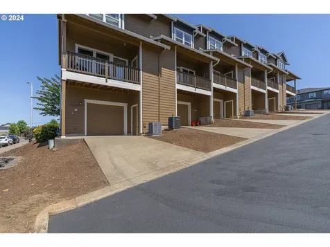 1946 Hawksview Avenue SE Salem OR 97306