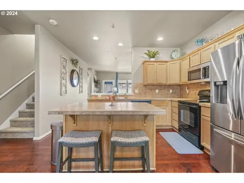 1946 Hawksview Avenue SE Salem OR 97306
